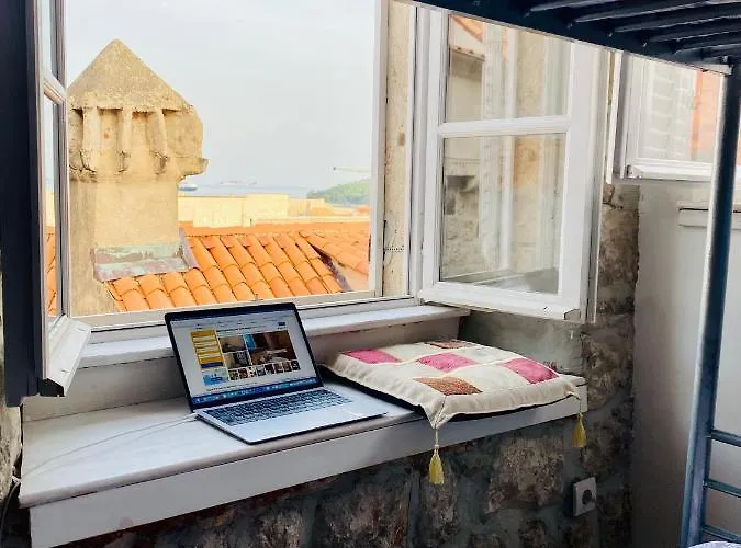 Kingslanding Old Town Hostel